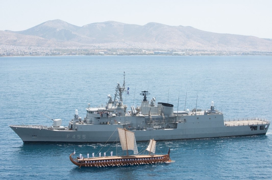 Η γυναίκα από την Κρήτη που έχει κατακτήσει το Πολεμικό Ναυτικό (pics&vid)