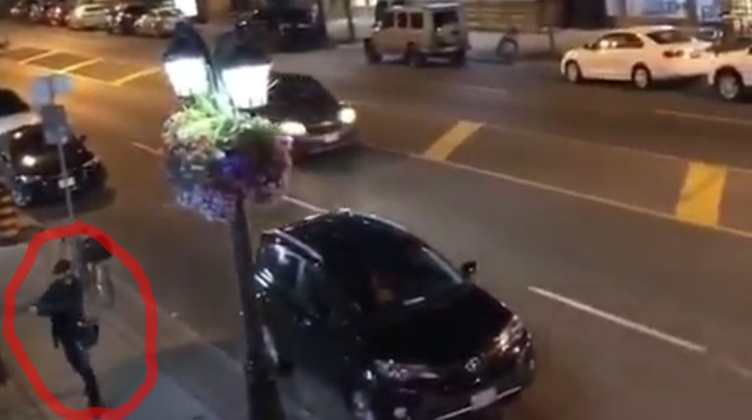 Βίντεο – ντοκουμέντο: Η στιγμή που ο δράστης στο Τορόντο ανοίγει πυρ στην ελληνική συνοικία