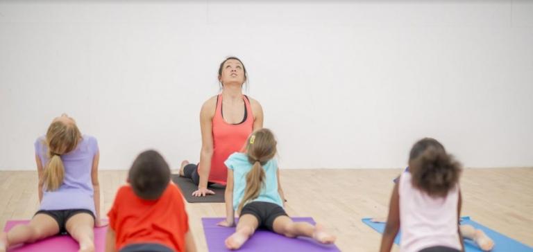 Πόσο ωφέλιμη είναι η Yoga για τα παιδιά μας;