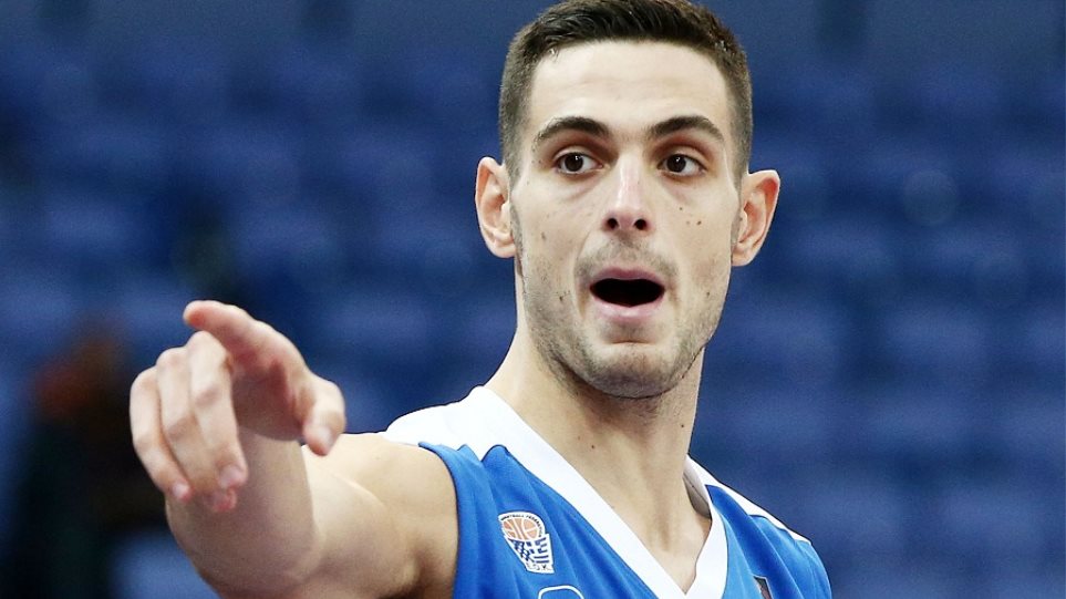 Ιδού: Η πρώτη φωτογραφία του Παπαπέτρου με την πράσινη φανέλα (pic)