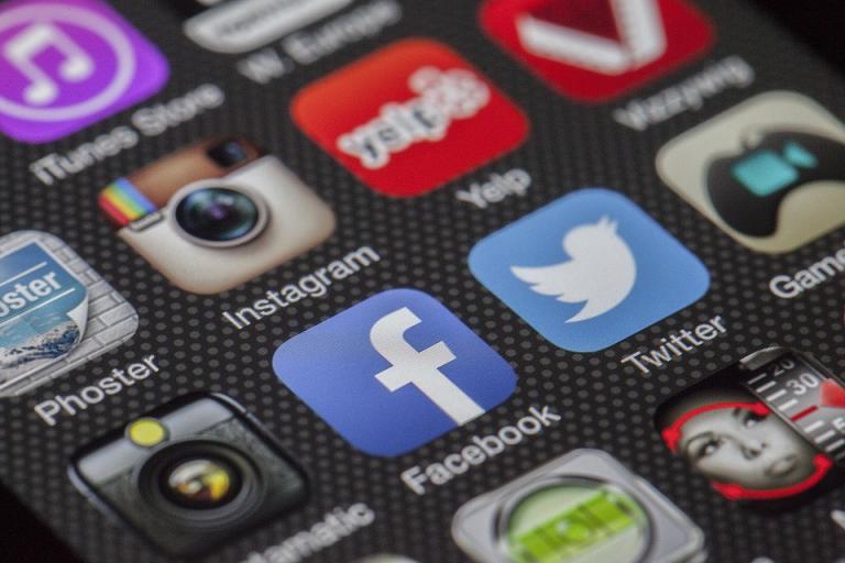 Social media: Πόσο χρόνο πρέπει να αφιερώνετε
