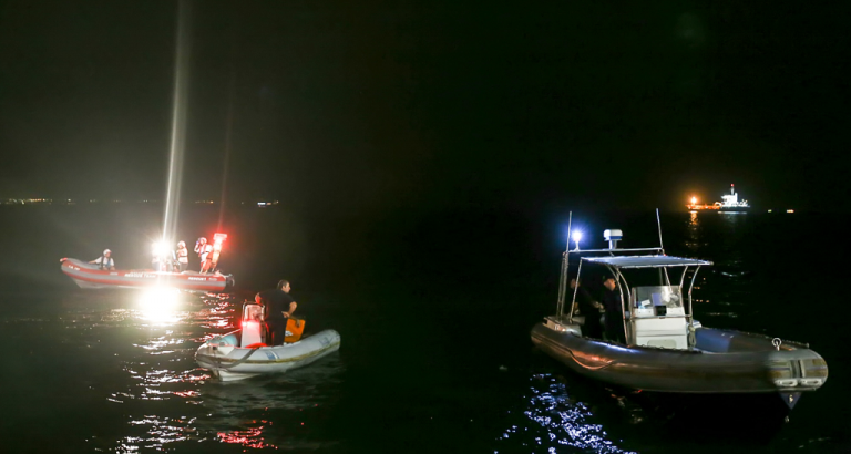 Ανέβηκαν σε φουσκωτό στρώμα και τους παρέσυρε ο αέρας