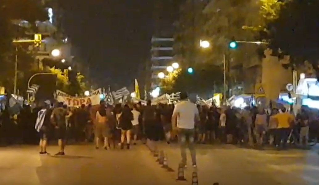 Θεσσαλονίκη: Ένταση και επεισόδια μετά το τέλος της πορείας για τη Μακεδονία (pics&vid)