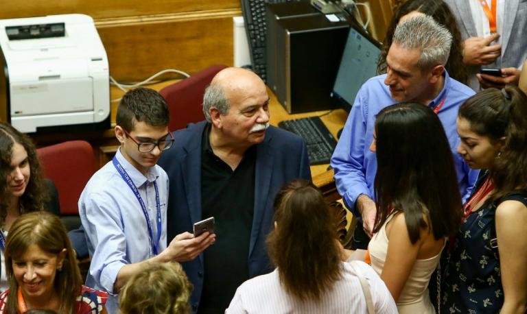 Βουλή των Εφήβων: Η Σύνοδος με θέμα “Ένα σχολείο να μας χωράει: Κάνουμε like στη διαφορά”
