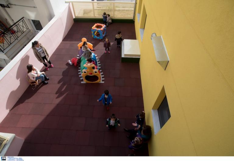 Παραδοχή Καρέλλα – 35.000 παιδιά εκτός παιδικών σταθμών