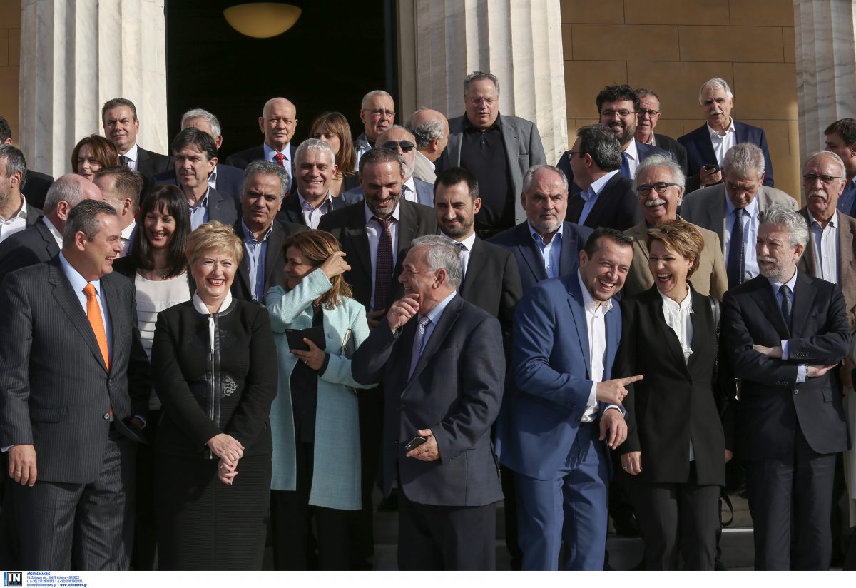 ΑΝΑΣΧΗΜΑΤΙΣΜΟΣ: Με νέα στροφή προς τα (κεντρο) δεξιά…