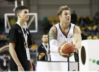 Χολίδης: Επιστρέφει και επίσημα στο παρκέ (pic)