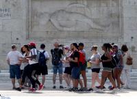 Απεγνωσμένοι ξενοδόχοι: Tα Airbnb “γονατίζουν” τις επιχειρήσεις
