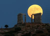 Συναυλία στο Σούνιο με φόντο την Πανσέληνο