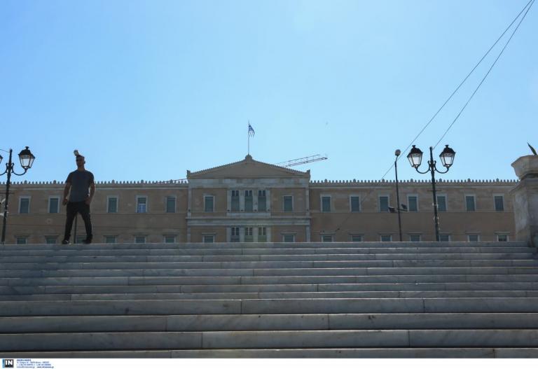 Δεκαπενταύγουστος: Άδεια η Αθήνα – Ώρα για τουρισμό στην πρωτεύουσα (pics)