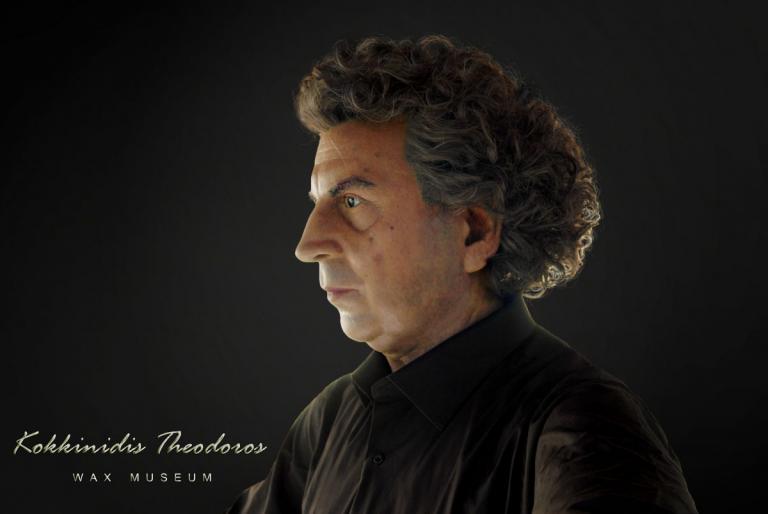 Μίκης Θεοδωράκης: Το εντυπωσιακό κέρινο ομοίωμά του (pics)