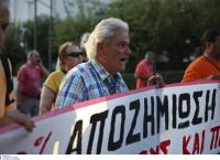 Πυρκαγιές Αττικής: Πυρόπληκτοι ζητούν αποζημιώσεις έξω από τη Βουλή (pics)