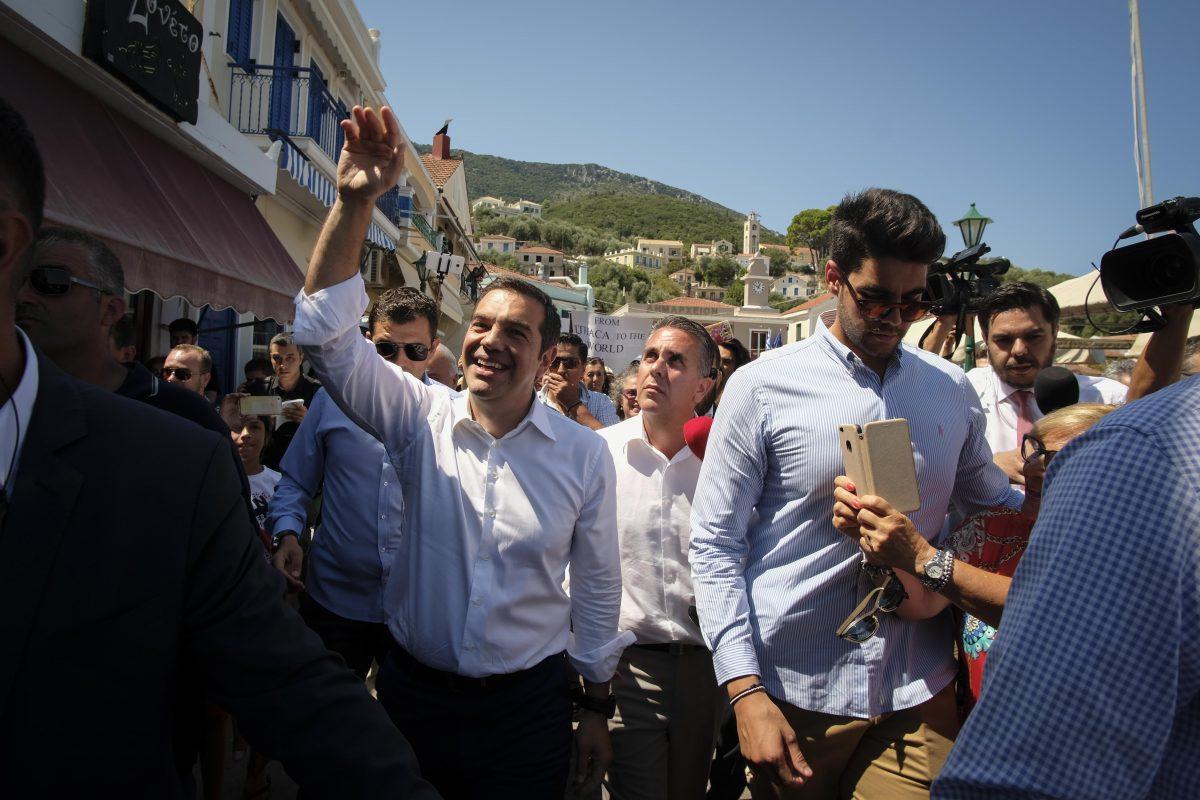 Τσίπρας: Επικός διάλογος με φίλαθλο της ΑΕΚ – «Θα παίξεις Champions League;»