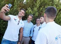Μητσοτάκης: Συνάντηση με εθνικές πόλο εφήβων και νέων ανδρών (pics)