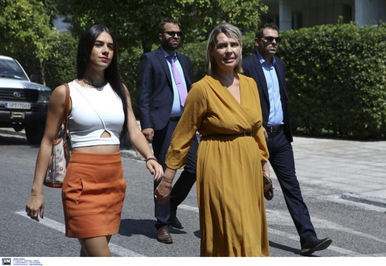 Κατερίνα Παπακώστα: Ποια είναι η κοπέλα που βρέθηκε στο πλευρό της (pic&vids)