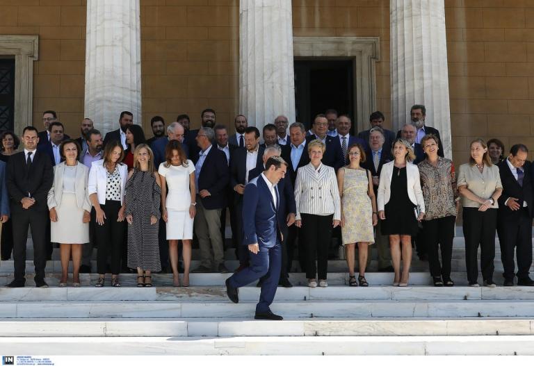Υπουργικό: Η οικογενειακή φωτογραφία και η απουσία που προκάλεσε αίσθηση (pic)