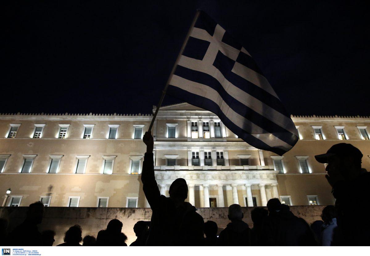 Bloomberg: Και τώρα το ακατόρθωτο με τα πλεονάσματα “μαμούθ” για 10 χρόνια