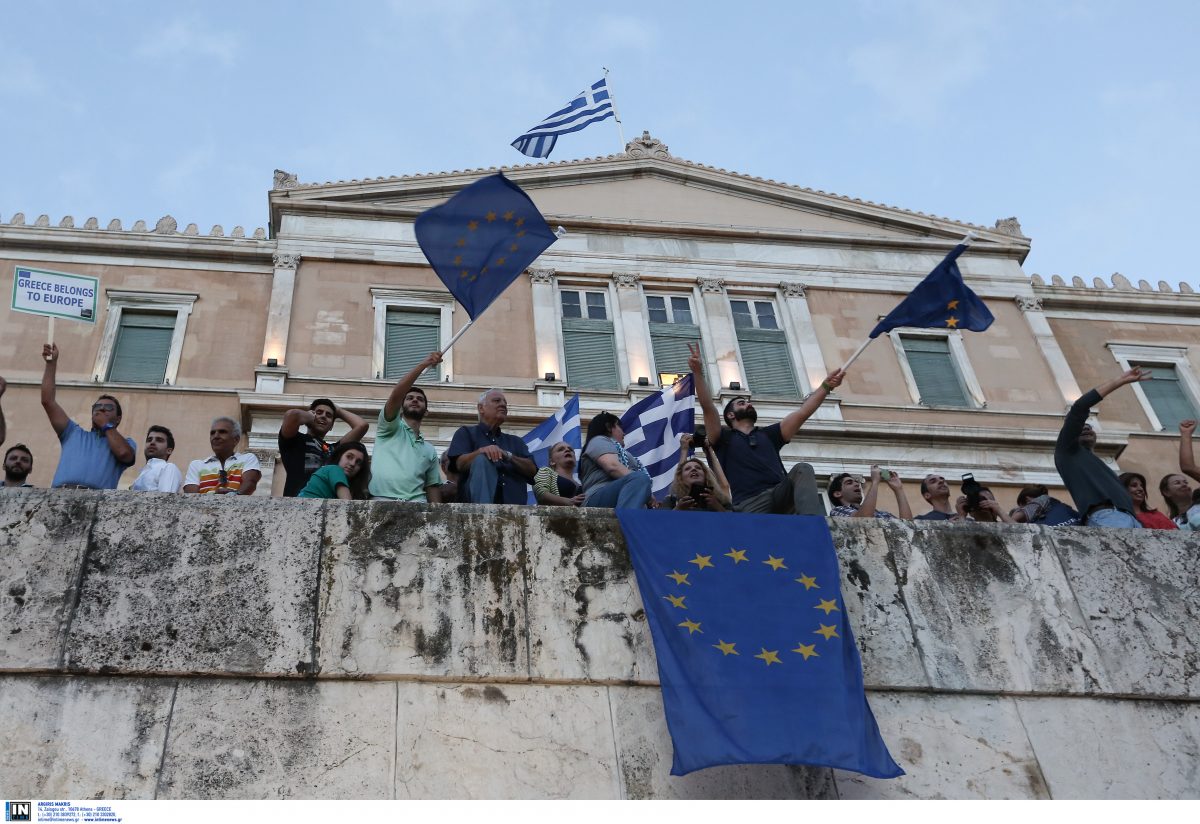 Reuters: Πριν ανοίξετε τις σαμπάνιες να θυμάστε τους πιστωτές