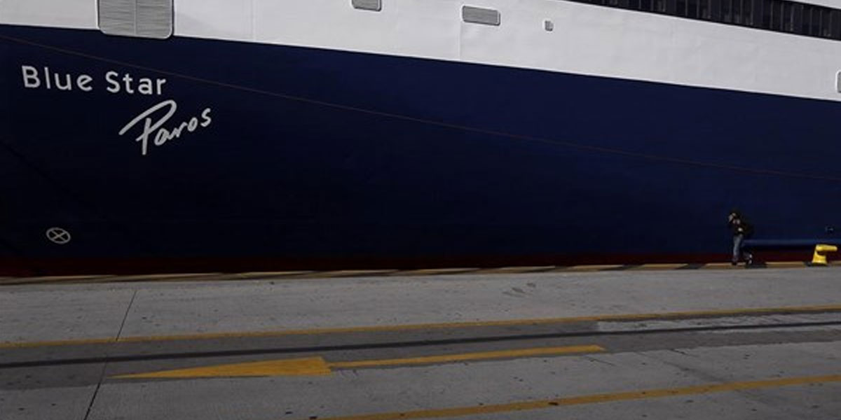 Blue Star Paros: Πρόσκρουση στο λιμάνι της Σύρου