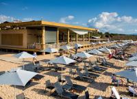 Η εντυπωσιακή “μεταμόρφωση” της οροφής του Costa Navarino όταν φυσάει (vid)