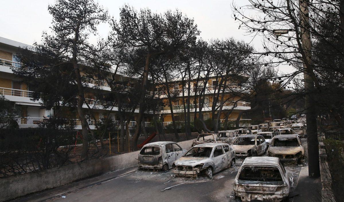 Μάτι: Παράσταση πολιτικής αγωγής για την πυρκαγιά από συγγενή θυμάτων