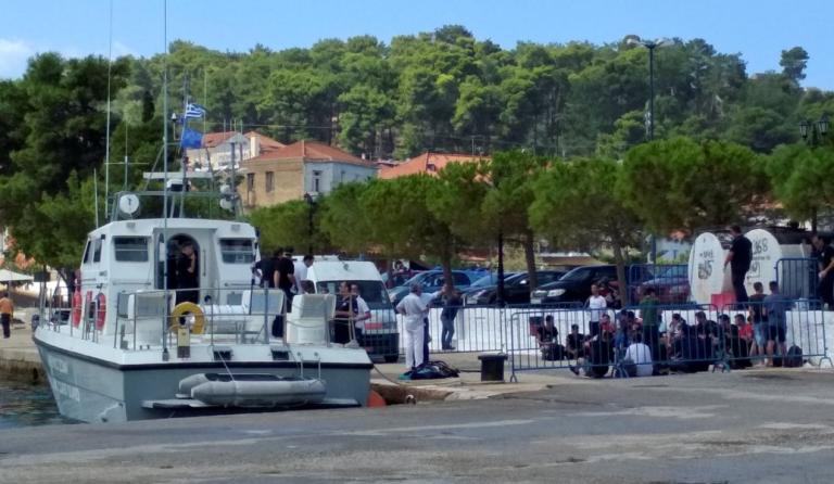 Στην Πύλο οι 36 μετανάστες που εντοπίστηκαν κοντά στη νήσο Σαπιέντζα (pics)