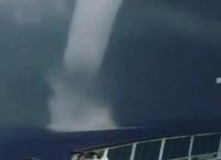 Υδροστρόβιλος – “τέρας”  χτυπά την Σαντορίνη (vid)