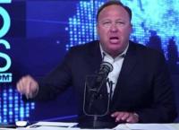 Youtube, Facebook και Apple διέγραψαν περιεχόμενο του ακροδεξιού Alex Jones