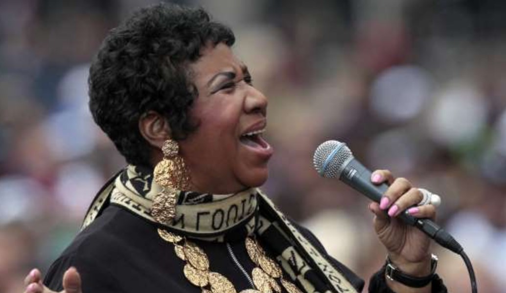 ARETHA FRANKLIN: Σε χρυσό φέρετρο με κόκκινες γόβες