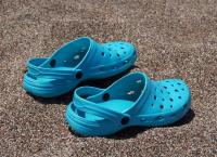 Crocs:  Κλείνει τα τελευταία δύο εργοστάσιά της σε Μεξικό και Ιταλία
