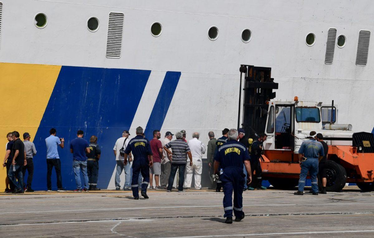 Ελευθέριος Βενιζέλος: Εκκένωσαν το πλοίο – Έχει πάρει μεγάλη κλίση