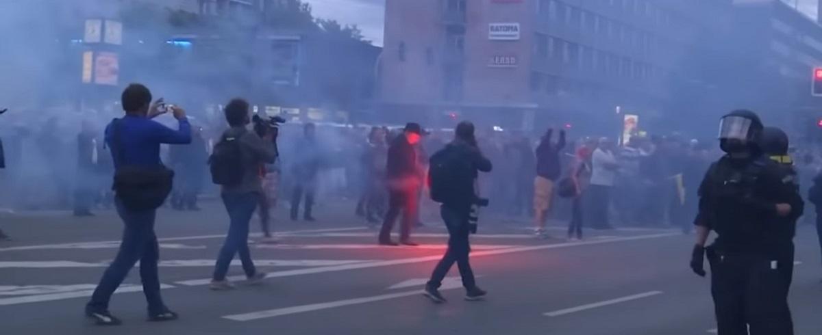 Γερμανία: Εννέα τραυματίες στις συγκρούσεις ανάμεσα σε ακροδεξιούς και αντιφασίστες διαδηλωτές