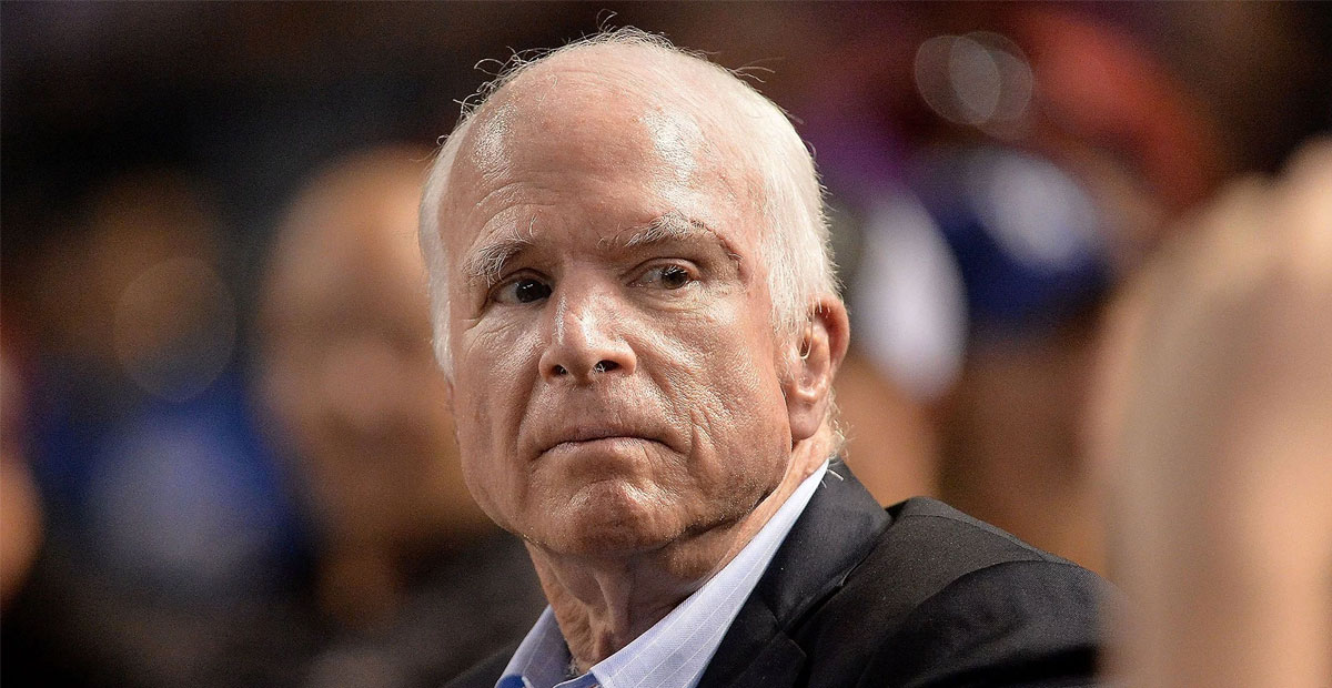 MCCAIN: Μεσίστια η σημαία στον Λευκό Οίκο προς τιμήν του