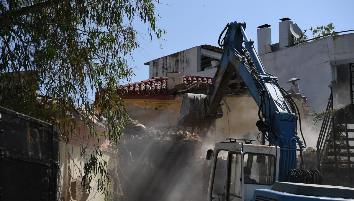 Αυθαίρετα: Ξεκινούν οι κατεδαφίσεις – Θυροκολλούνται οι αποφάσεις
