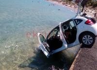 Κρήτη: Έπεσε στη θάλασσα με το αυτοκίνητο (pics)