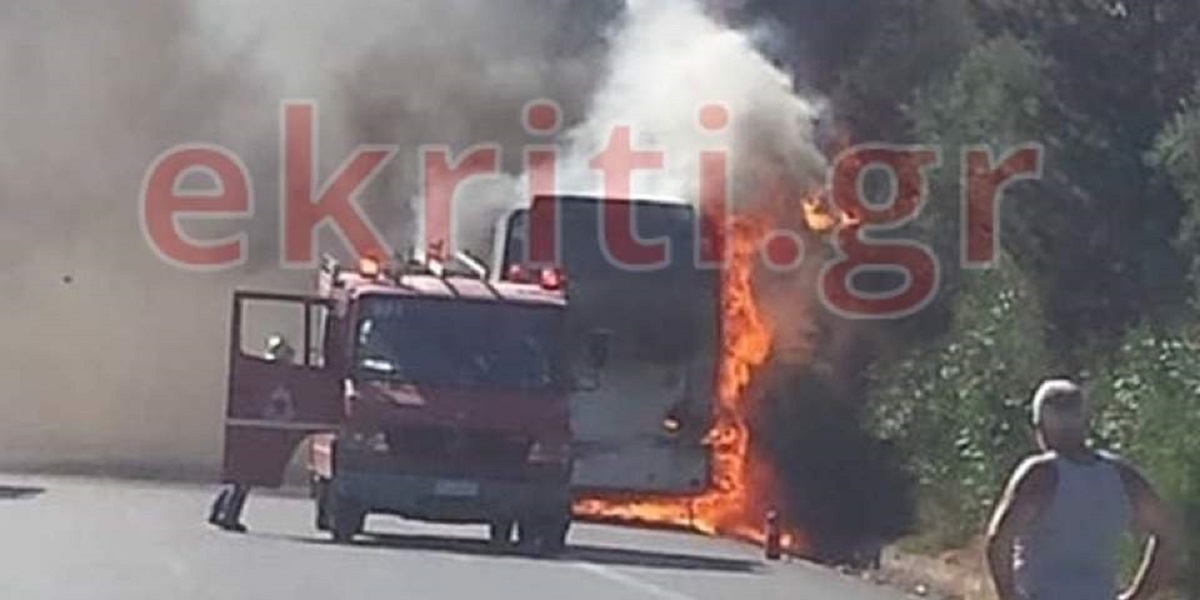 Φωτιά τώρα: Κάηκε τουριστικό λεωφορείο στην Κρήτη