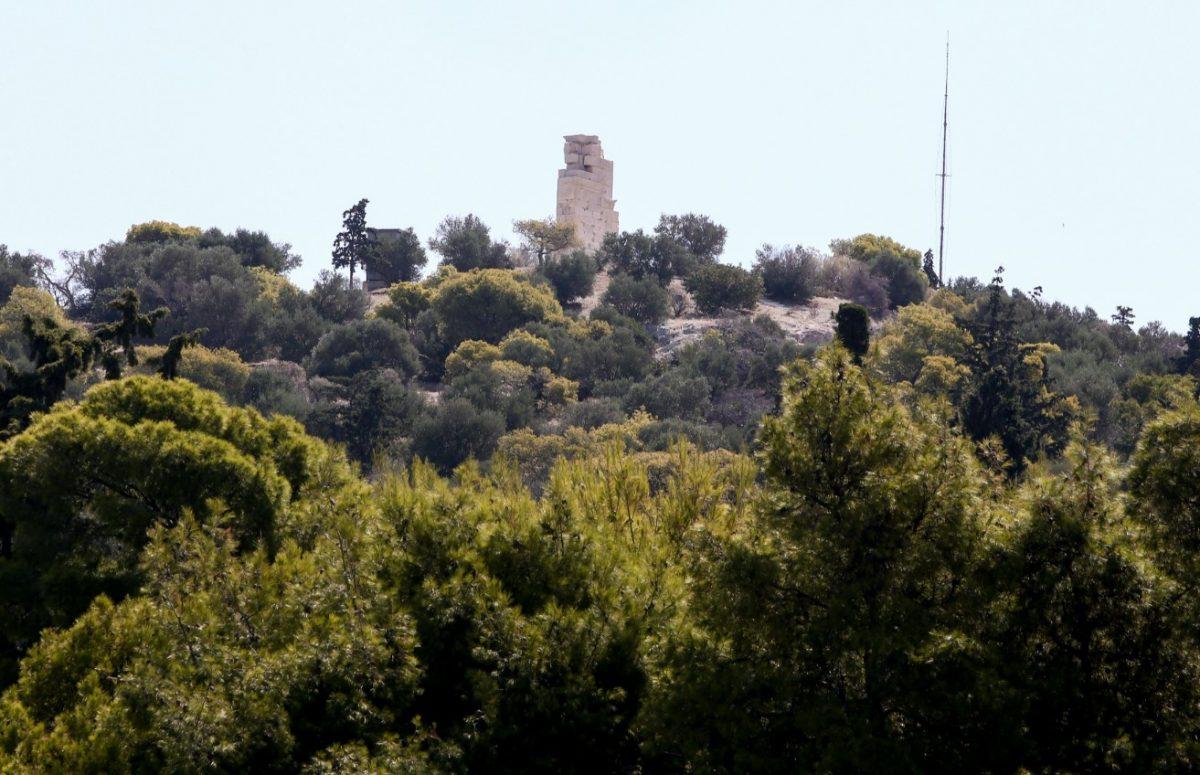 ΦΙΛΟΠΑΠΠΟΥ: Απολογούνται στον ανακριτή οι τρεις συλληφθέντες