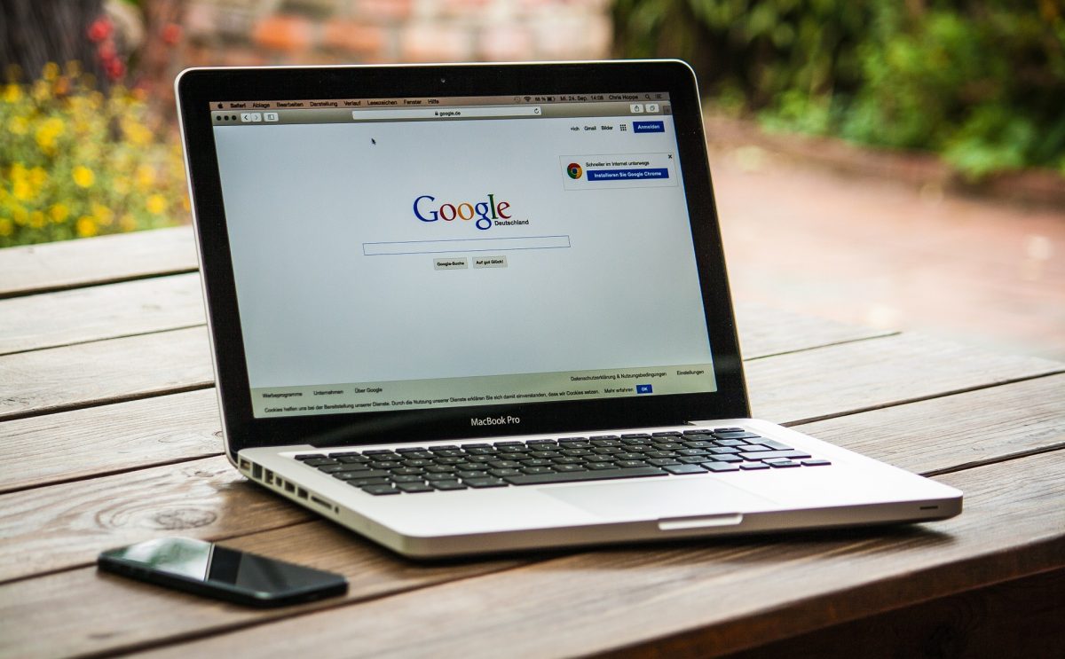 Google: Γιατί διαγράφει λογαριασμούς και κανάλια που συνδέονται με το Ιράν