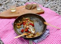 Η συνταγή της ημέρας: Κολιοί στον φούρνο με ντοματούλα