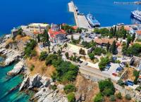 Παναγία Κοίμηση της Θεοτόκου: Οι εκκλησίες της θάλασσας και του βουνού όπου τιμάται η χάρη Της