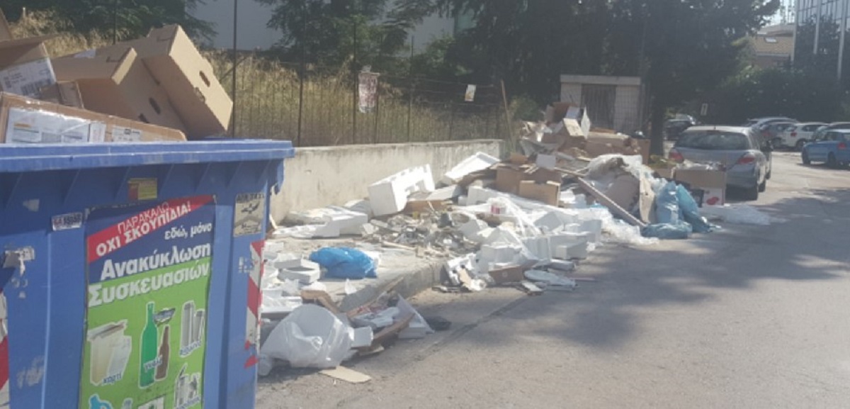 Περιφέρεια Αττικής: Καλεί το Δήμο Αμαρουσίου να μαζέψει τα σκουπίδια από τους δρόμους