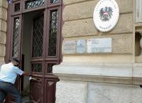 Ρουβίκωνας: Εισβολή στην πρεσβεία της Αυστρίας (pics&vid)