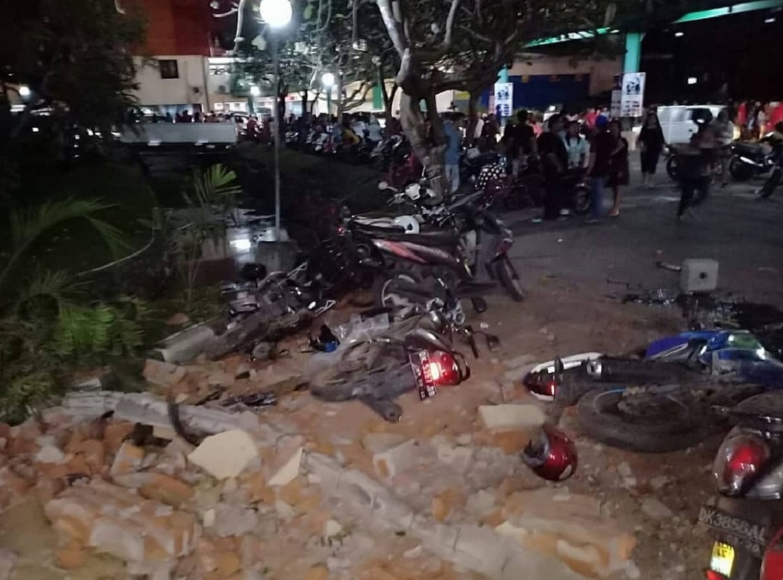 Ινδονησία: Τουλάχιστον 37 νεκροί από τον σεισμό 7 Ρίχτερ