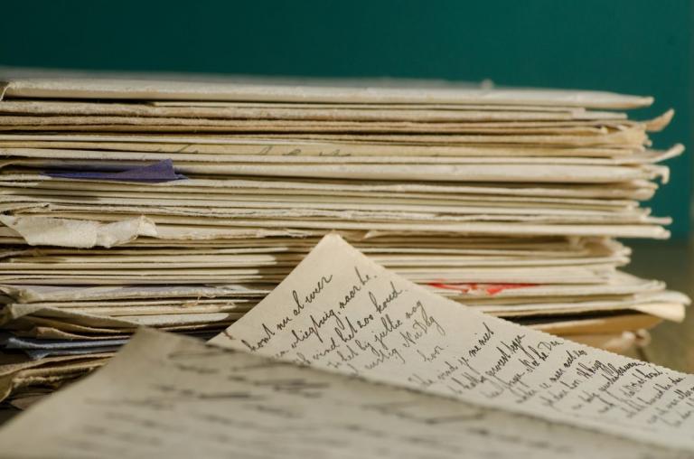 Παλαιστίνη: “Φωτιά” στα ταχυδρομία – Διανομή γραμμάτων που άργησαν 8 χρόνια