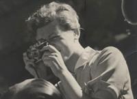 Γκέρντα Τάρο: Ποιο ήταν το πραγματικό της όνομα και γιατί τη φώναζαν “μικρή κόκκινη αλεπού”