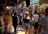 ΑΑΔΕ: Κυνηγάει τη φοροδιαφυγή και “εκπαιδεύει” τους τουρίστες