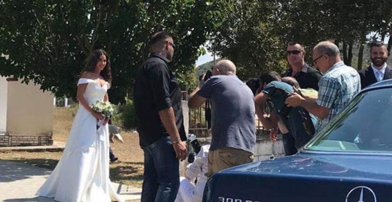 ΚΑΤΕΡΙΝΑ ΣΤΙΚΟΥΔΗ : Κάνει kiki challenge με το νυφικό (vid)