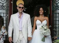 ΒΕΝΣΑΝ ΚΑΣΕΛ: Παντρεύτηκε την κατά 30 χρόνια νεότερη σύντροφό του