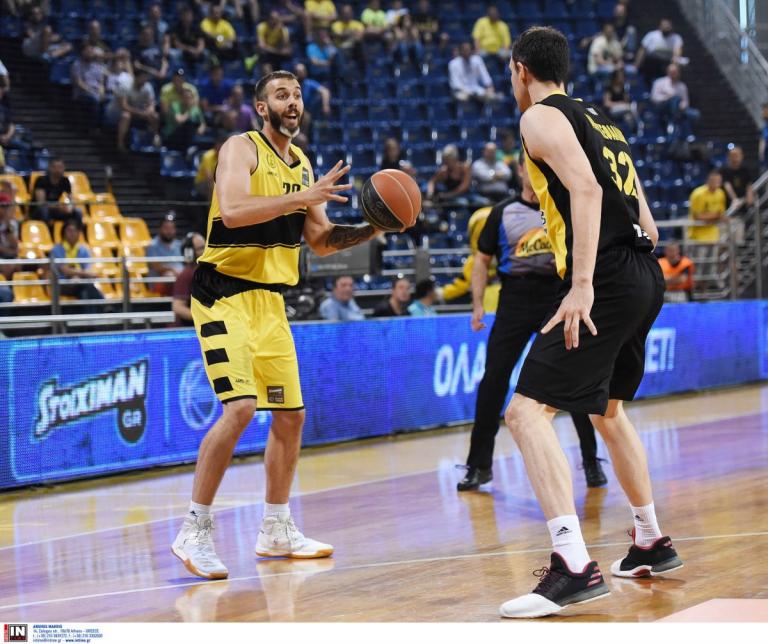 Γιάνκοβιτς: Έδωσε τα χέρια με τον Χολαργό
