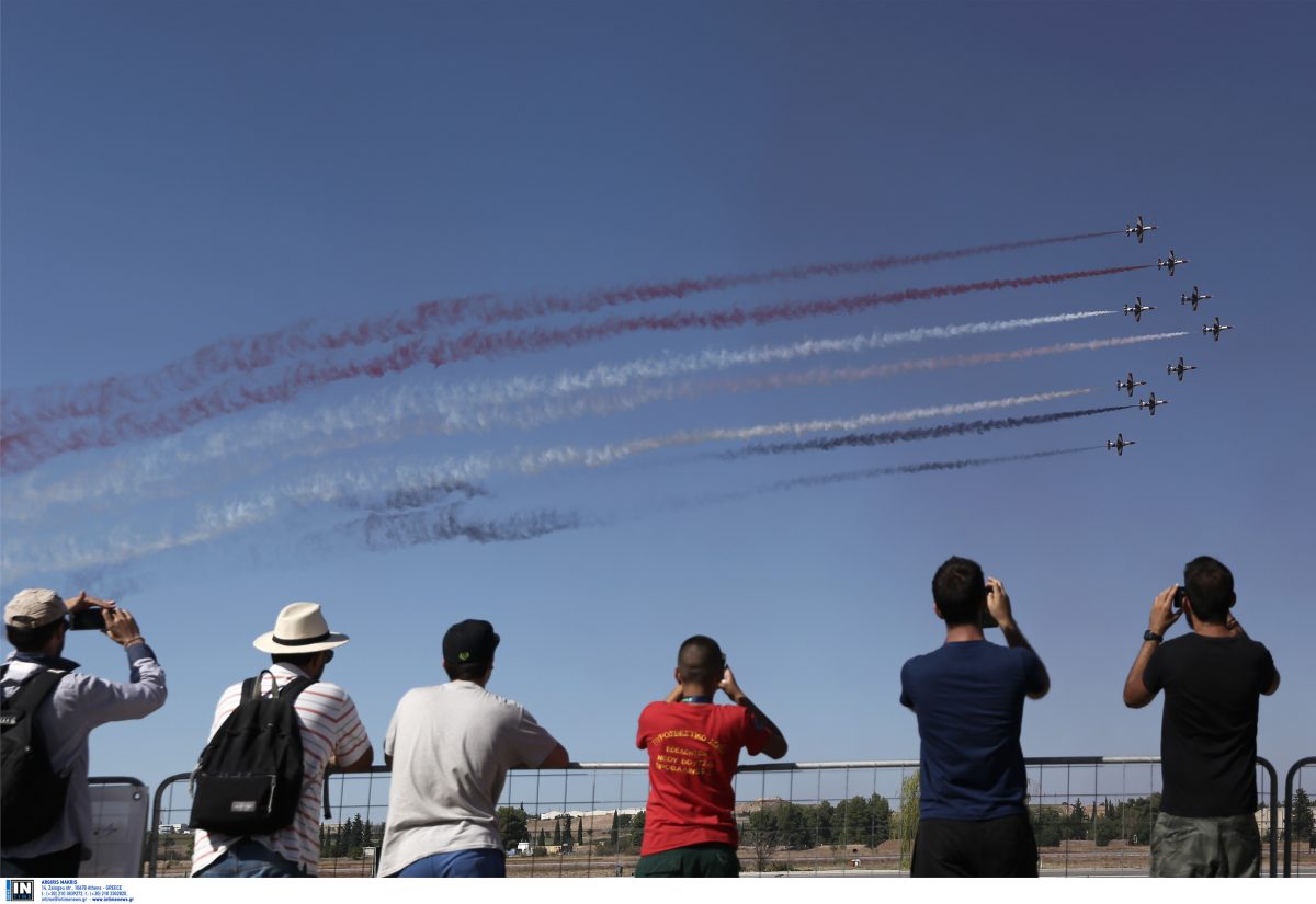 Athens Flying Week: Αεροπλάνα θα πετάξουν σε χαμηλό ύψος πάνω από την Αθήνα